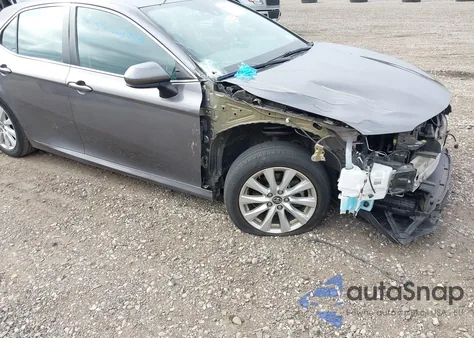2019 Toyota Camry Le z USA, uszkodzony, nr VIN 4T1B11HKXKU260141